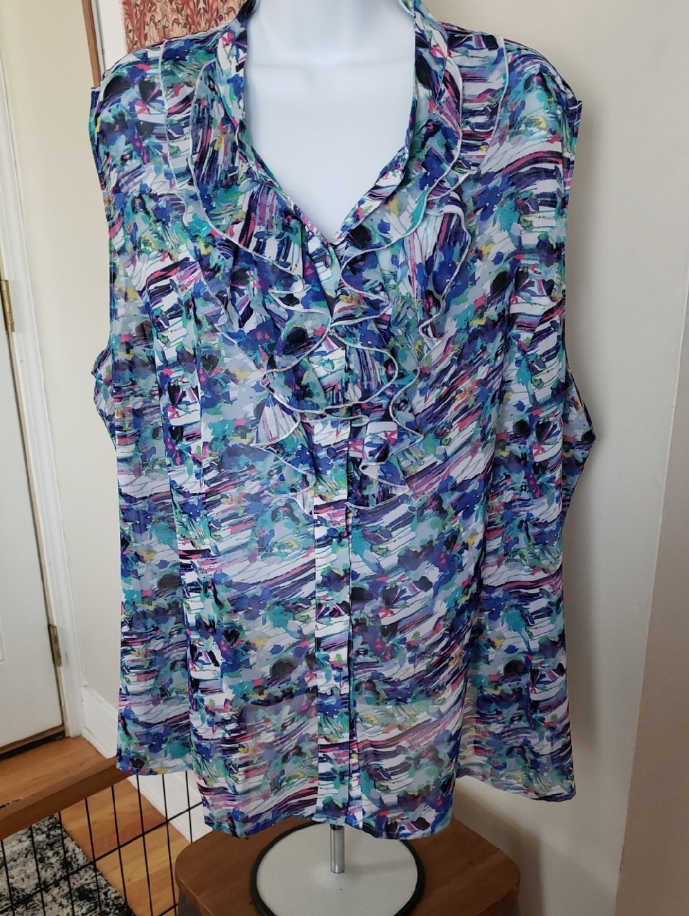 Tahari Arthur S. Levine, Sleeveless Ruffled V-Neck Blouse in Multi-Color, 3X